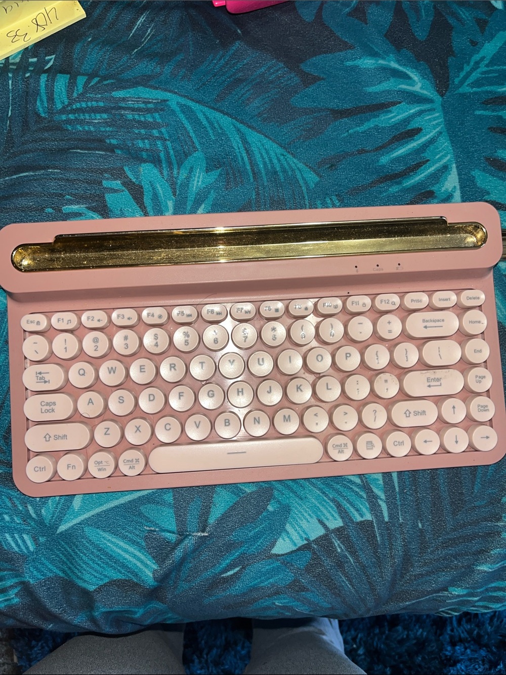 Pink Retro Round-Key Wireless Keyboard